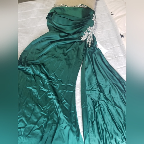 PORTIA & SCARLETT Elegant Satin Evening Gown Emerald Green Size 16 - Picture 2 of 14